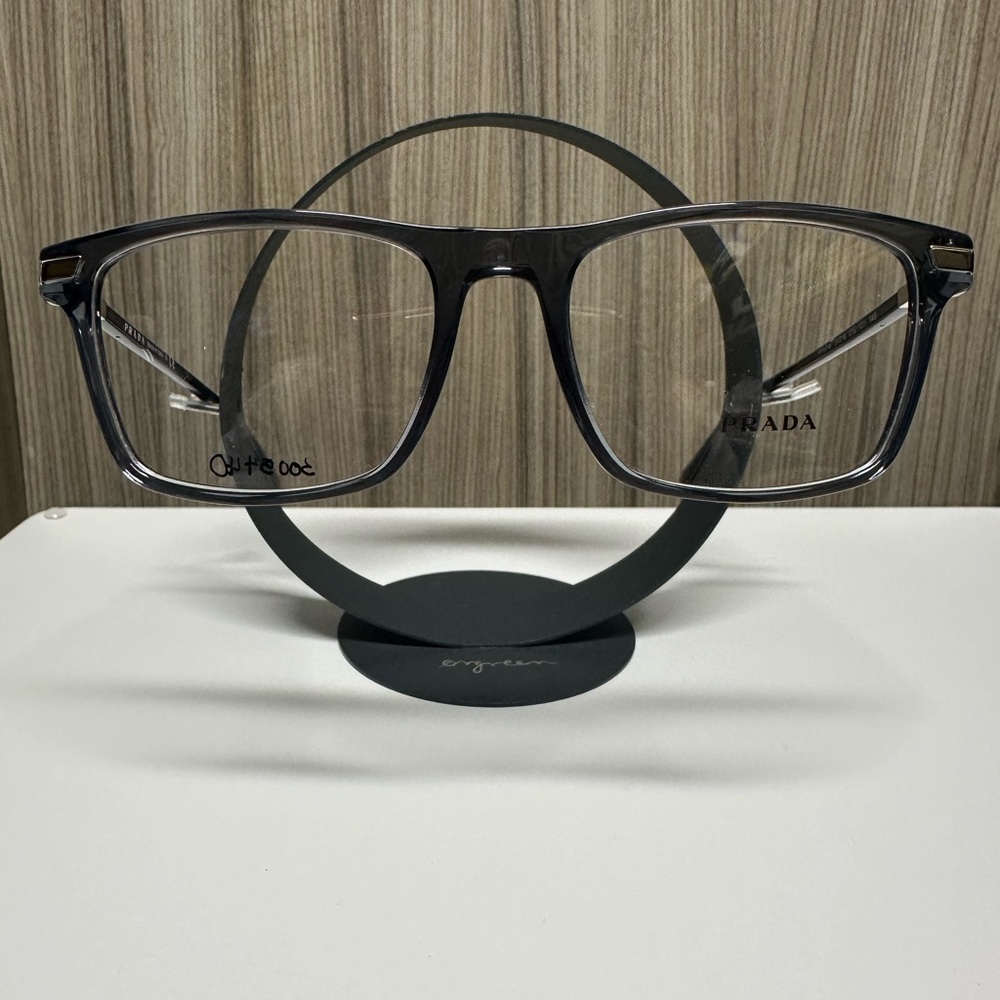 Prada: VPR01W